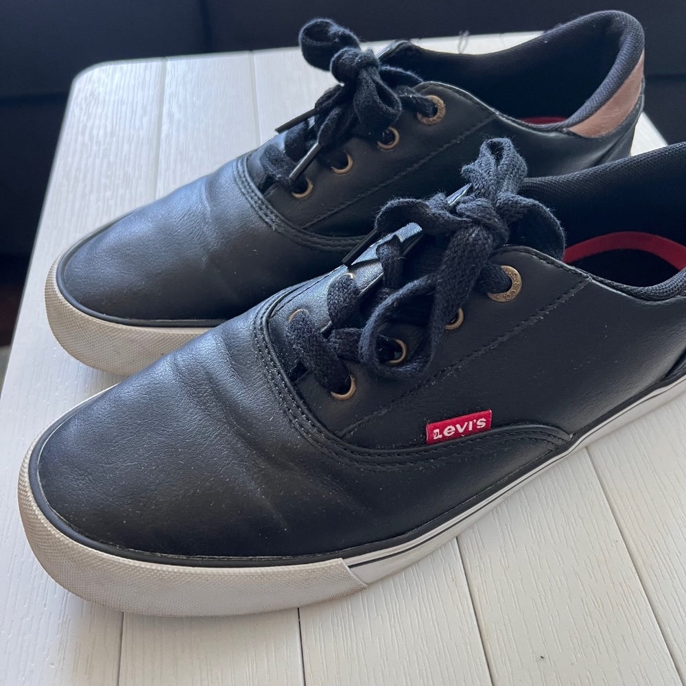 Levi's Men's Black Faux Leather Lace Up Sneakers SZ 9.5